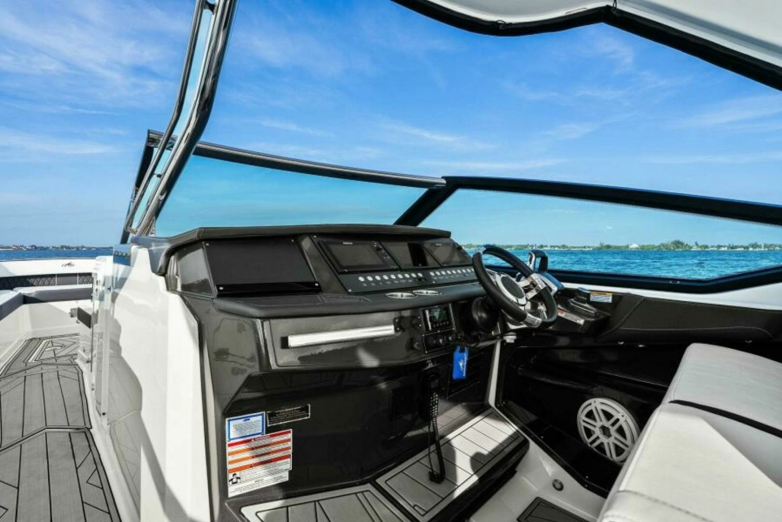 2023 Monterey 385 SS - Helm