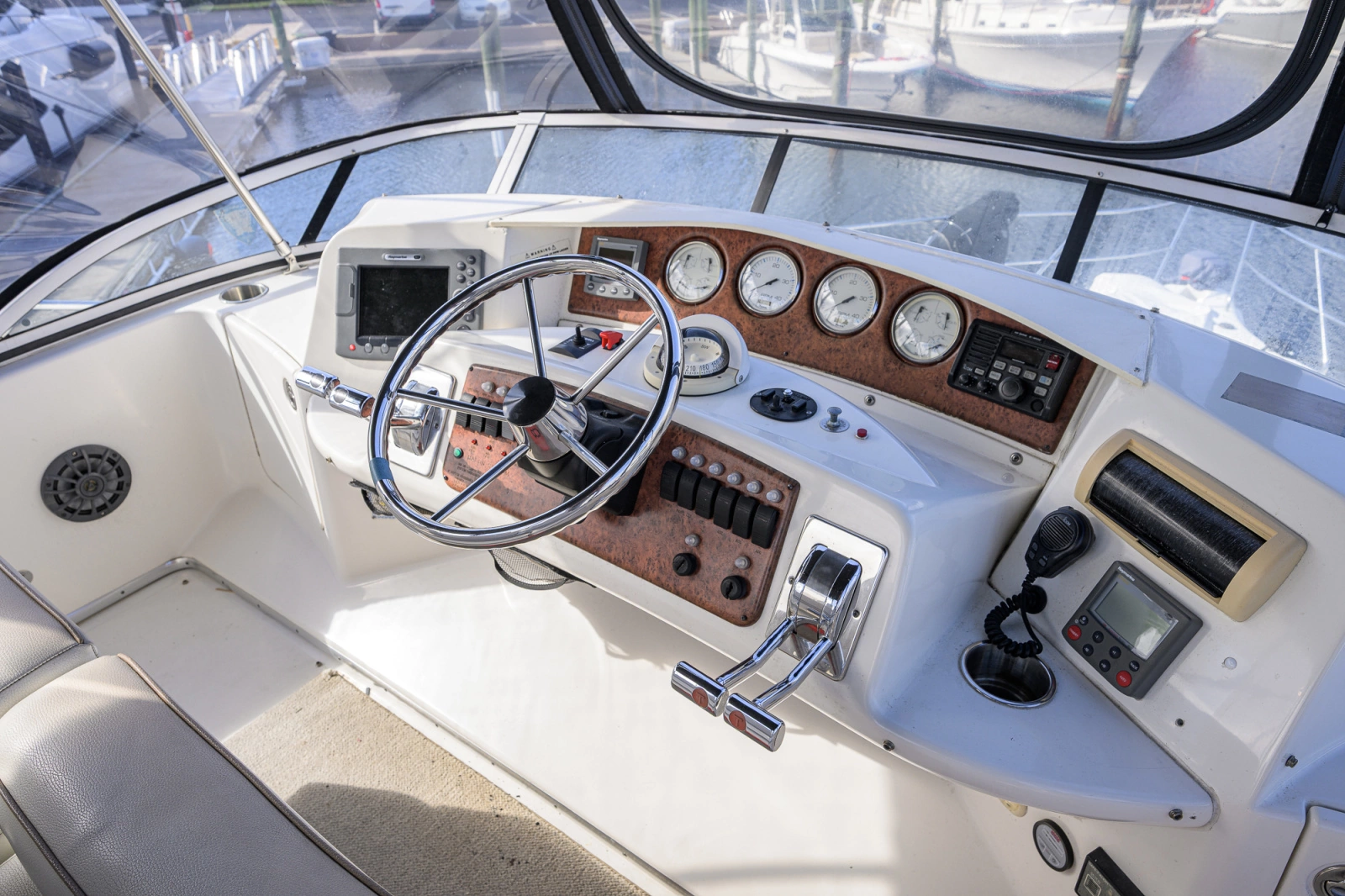 2005 Silverton 39 Motor Yacht
