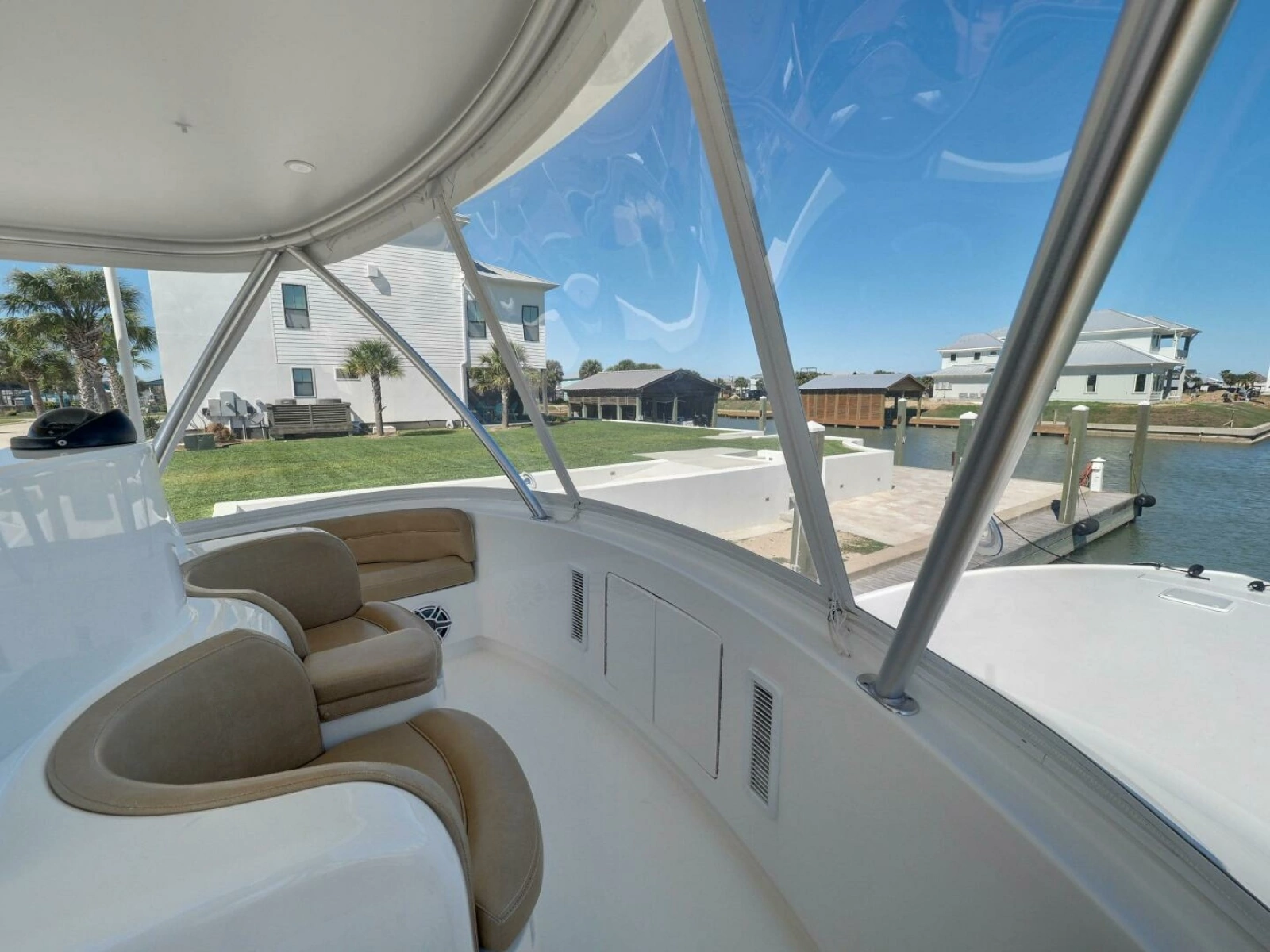 2017 Viking 52 Convertible photo 28