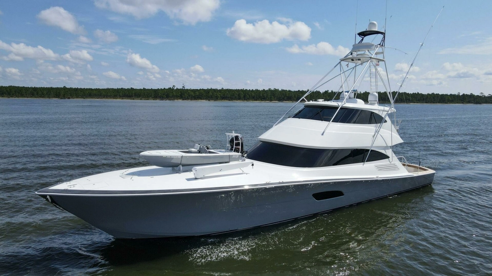 2016 92 Viking Enclosed Bridge Touche Exterior (8)