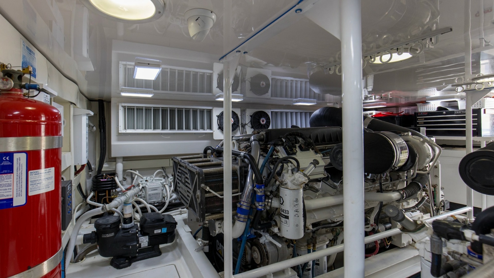 2007 64 Viking Enclosed Bridge Reel Blues Engine Room (14)