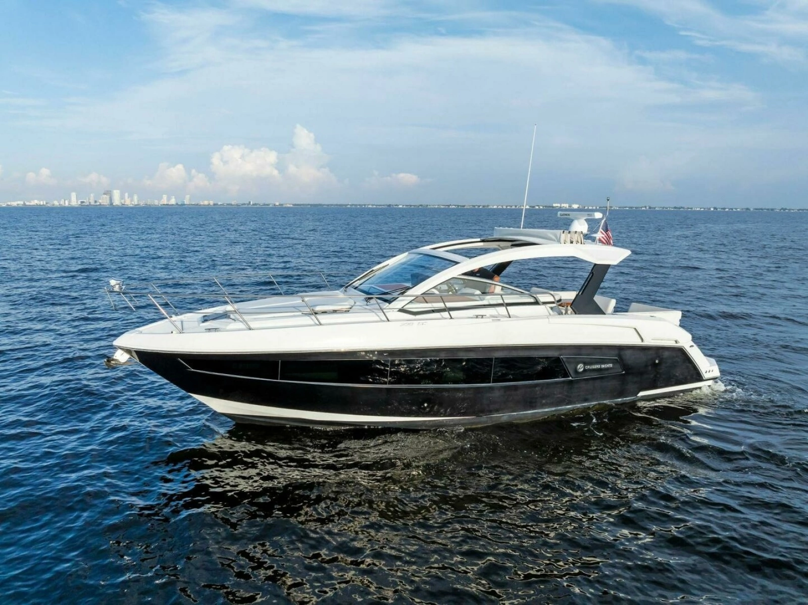 2015 Cruisers 390 EC 'Blue Runner'
