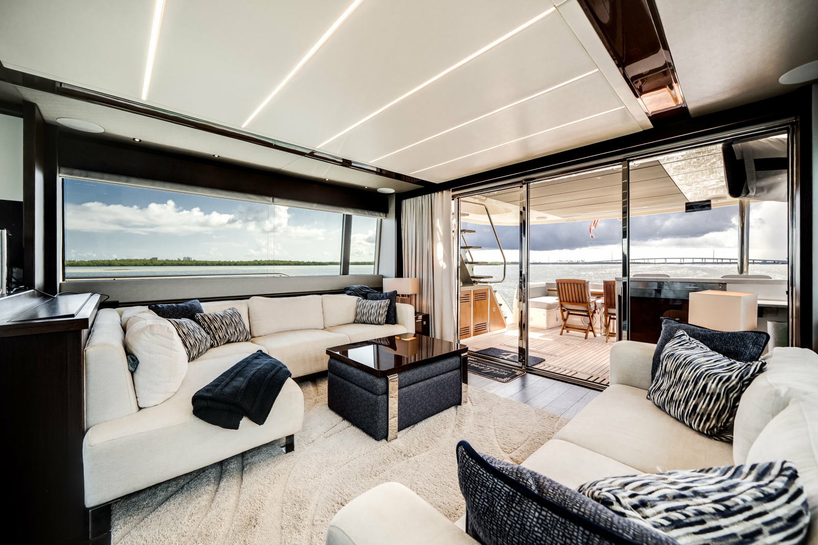 2019 Sunseeker 76 Flybridge