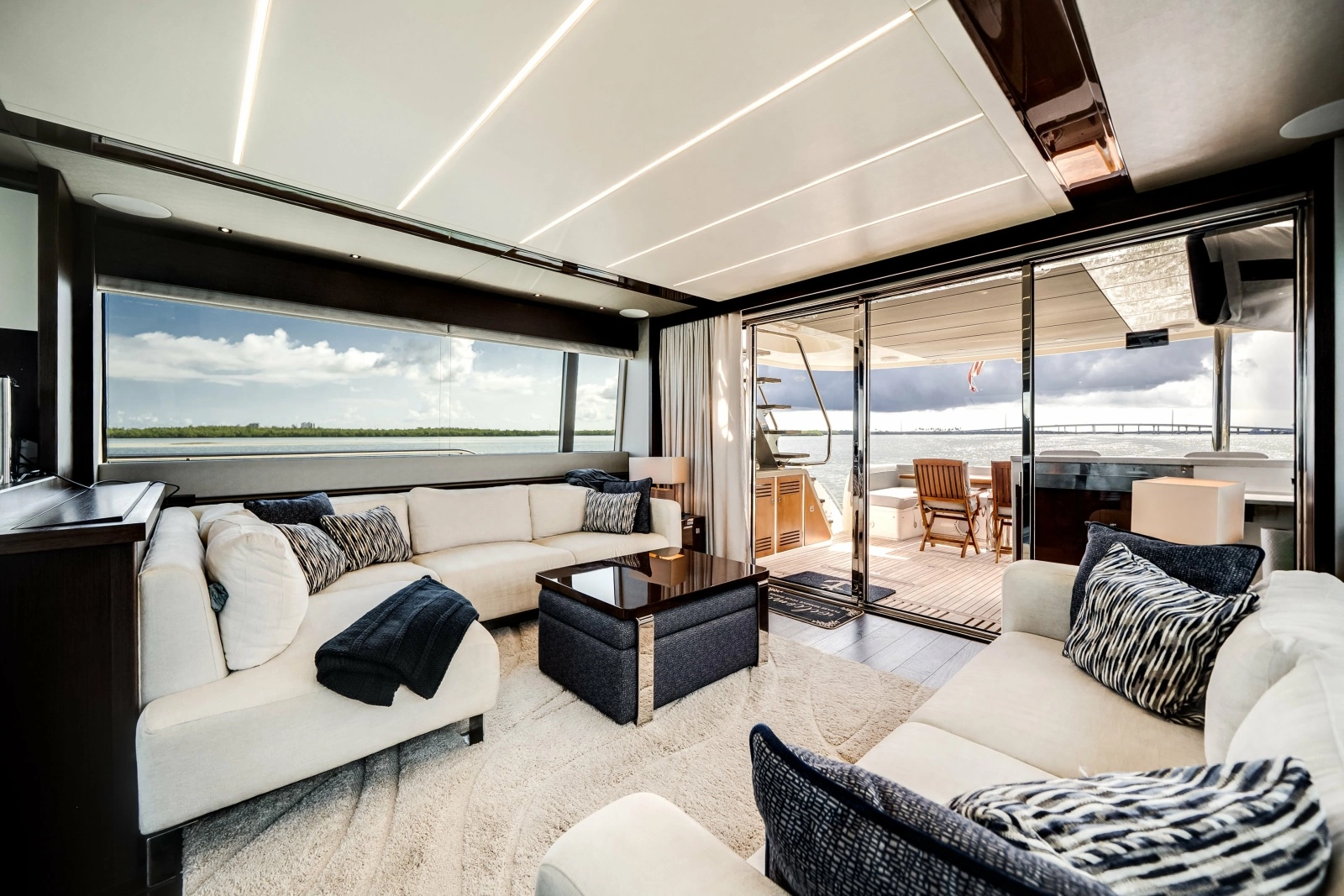 2019 Sunseeker 76 Flybridge