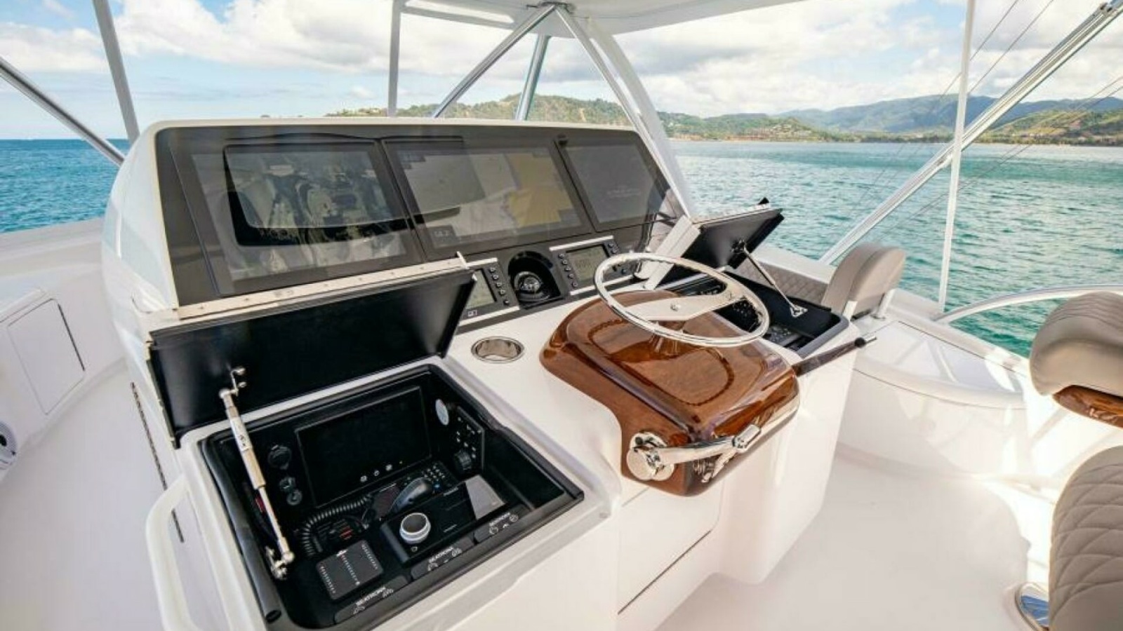Flybridge Helm Station