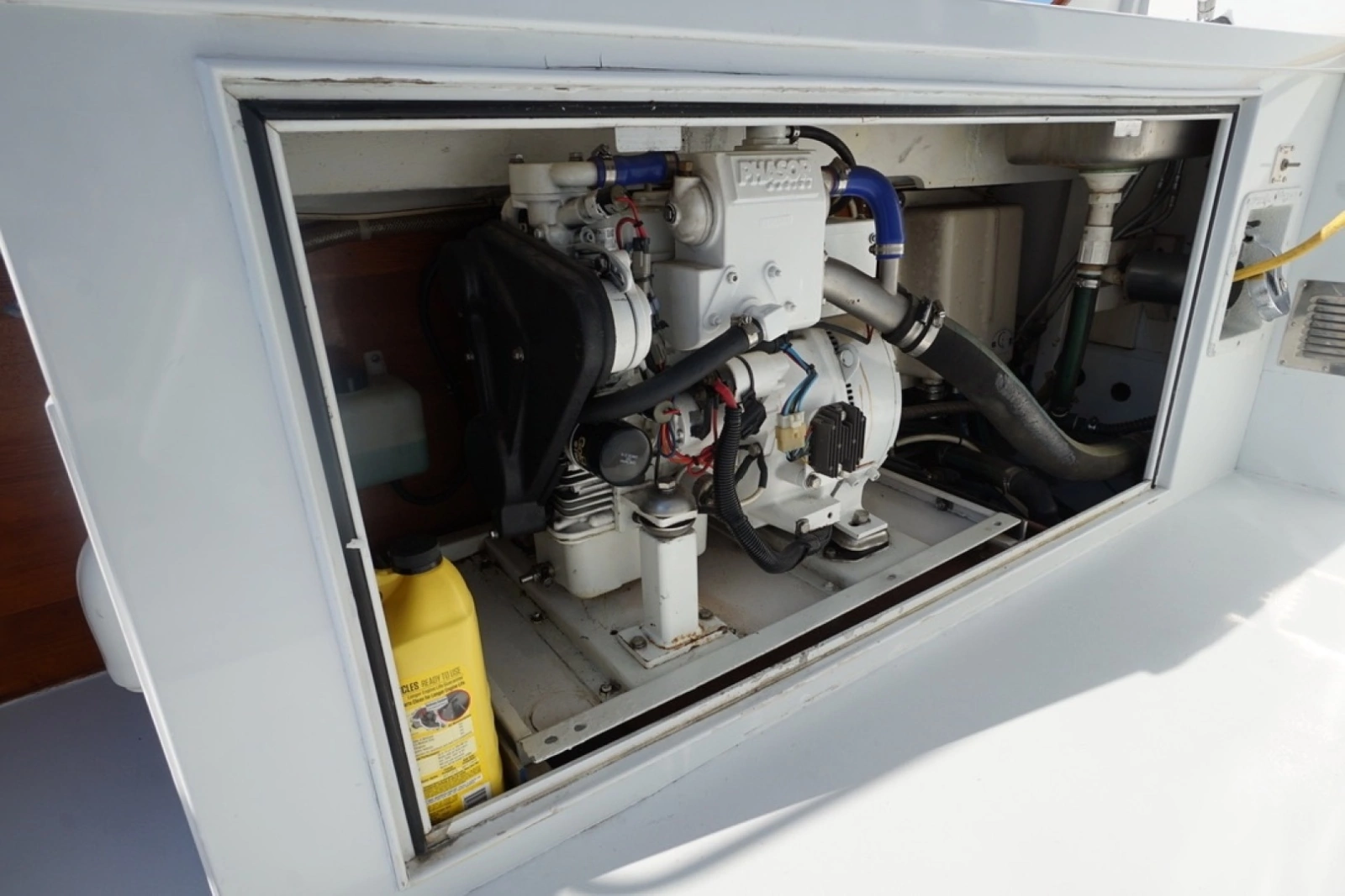 Rowe 36' Salty Dog - Generator