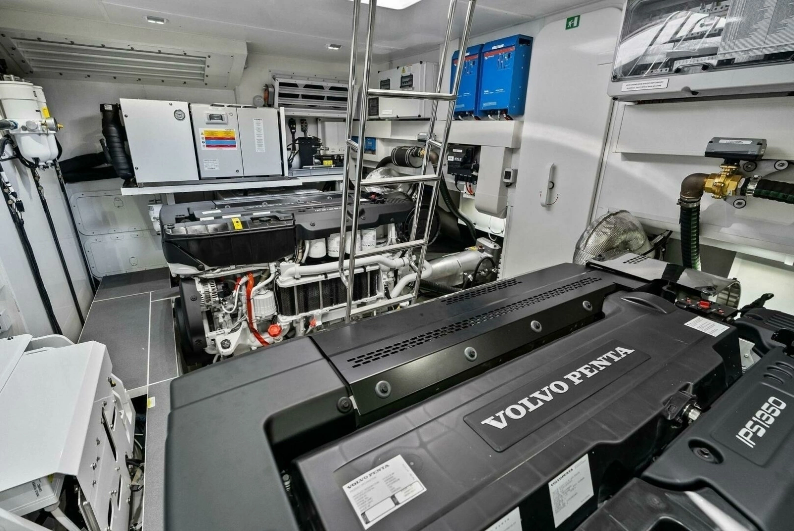 2026 Absolute 70 Navetta - Engine Room