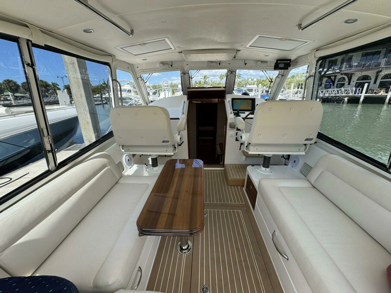 Jewel 43ft MJM Yacht For Sale