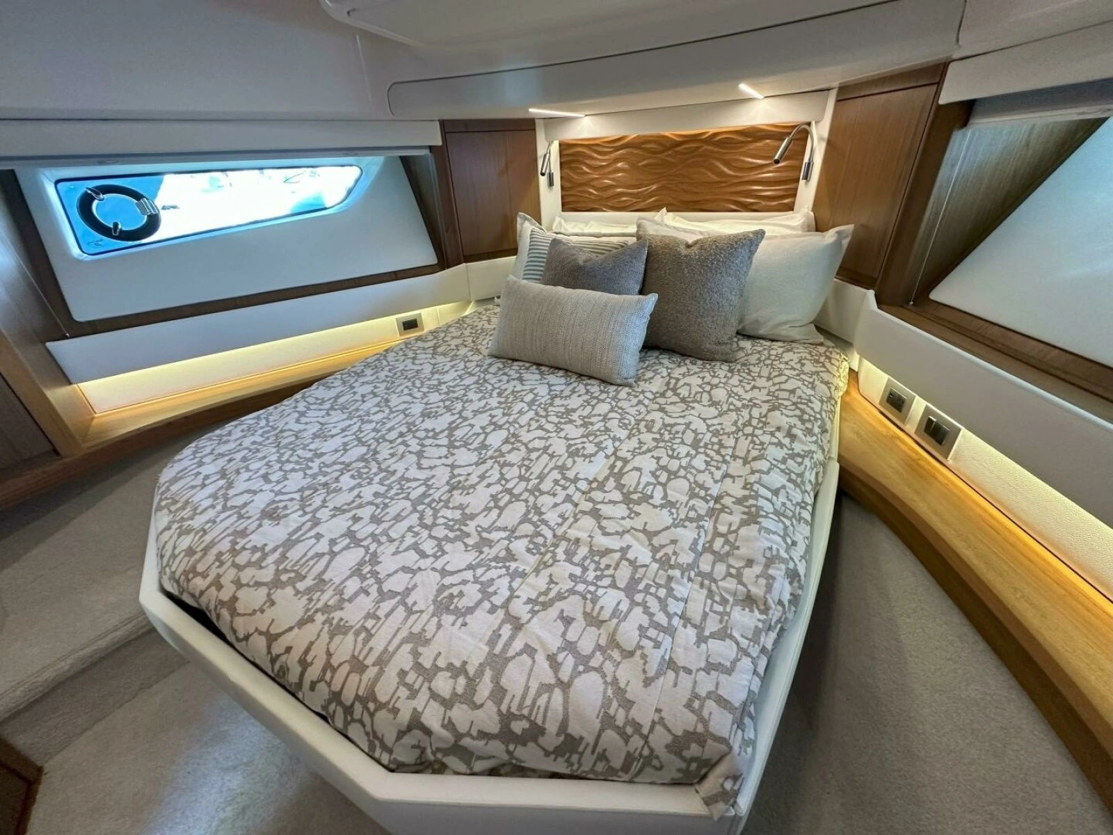  2025 Tiara Yachts 60 EX - VIP Stateroom