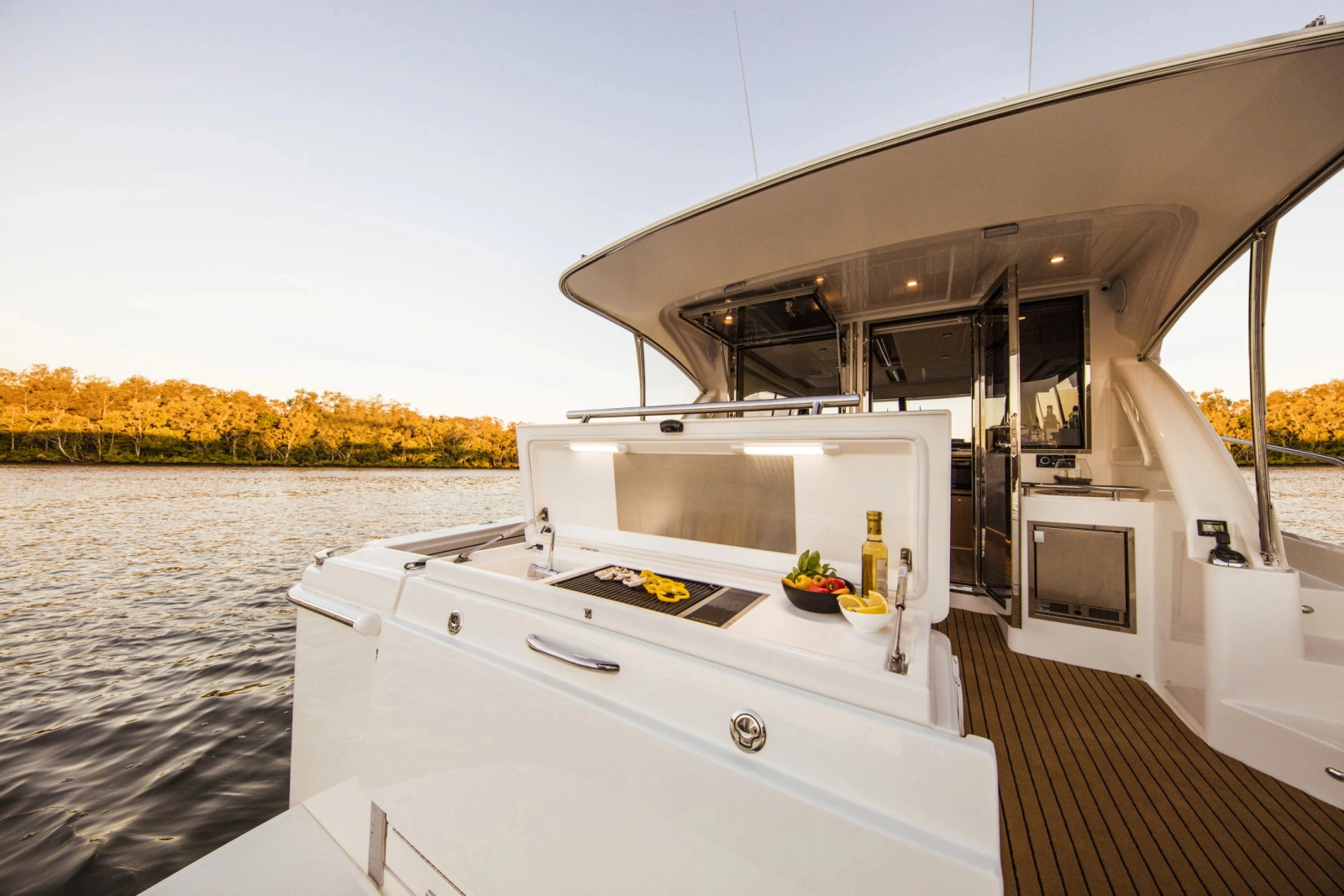 395 SUV 40ft Riviera Yacht For Sale