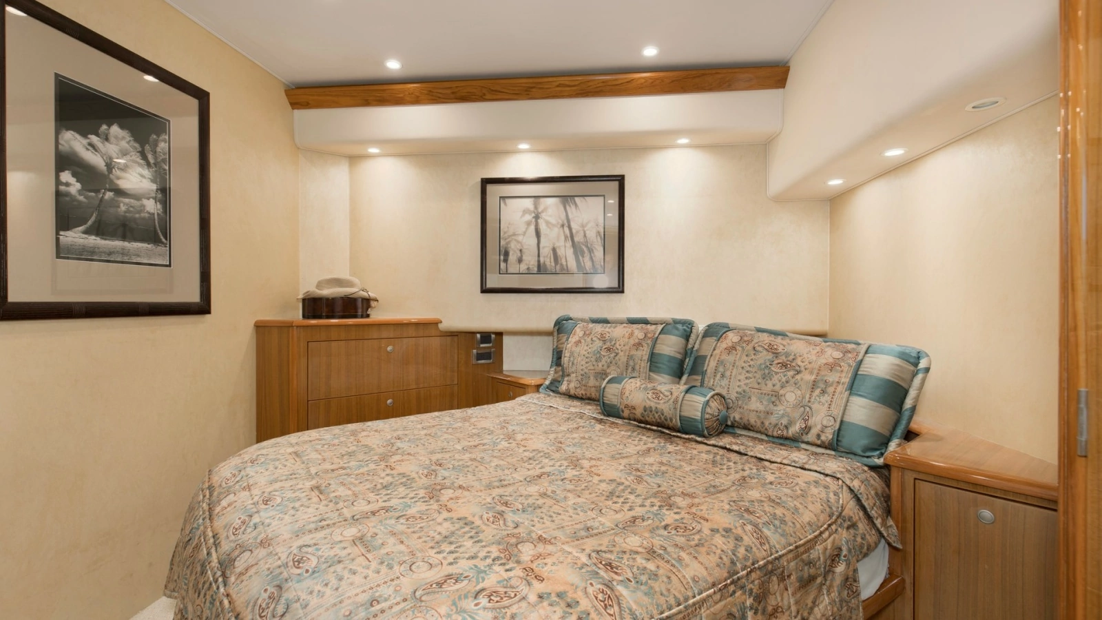 2007 64 Viking Enclosed Bridge Reel Blues Primary Stateroom