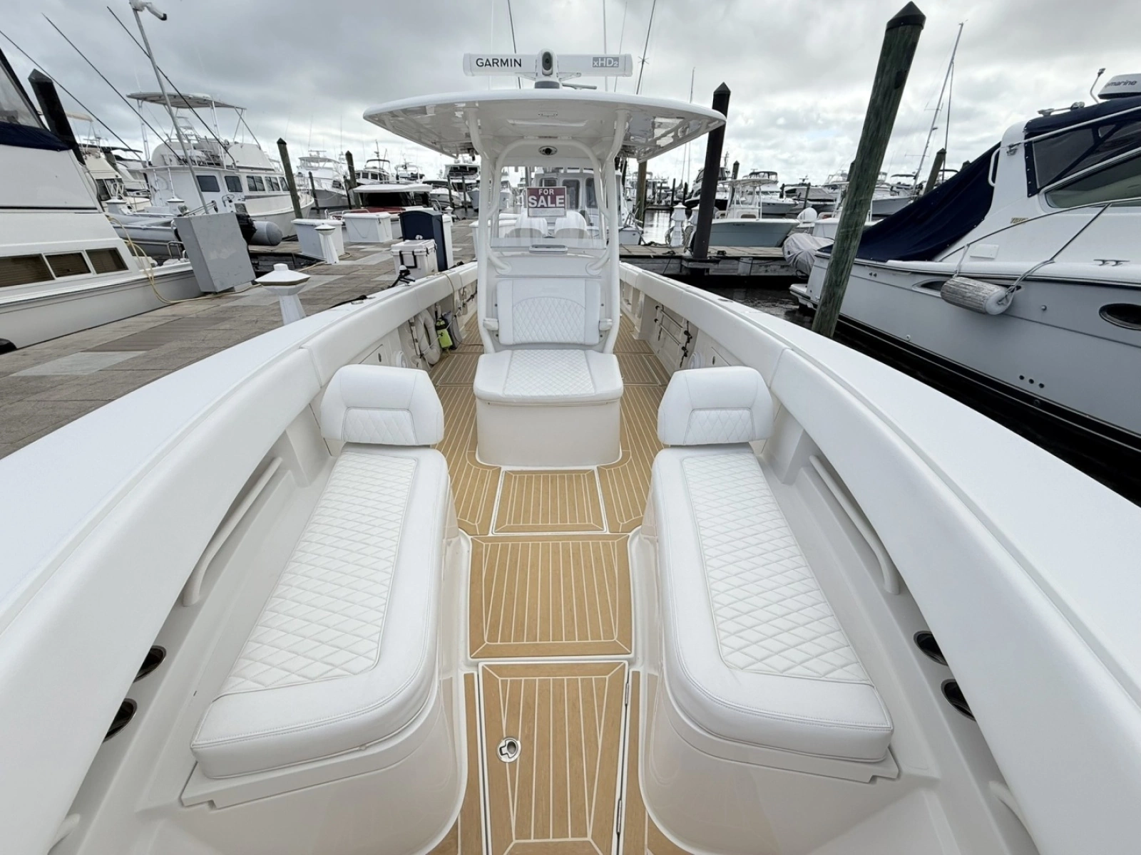Jupiter 38 - PLAYPEN - Bow