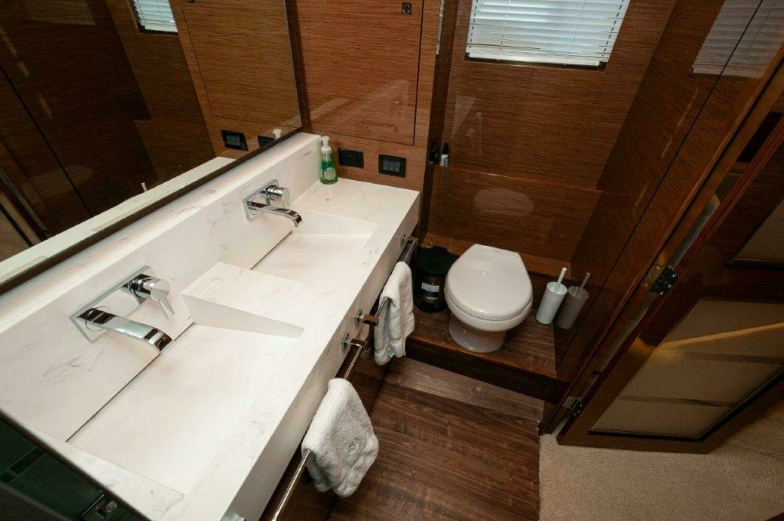 2020 Cruisers Yachts- HARPER BELL- Master Head 2