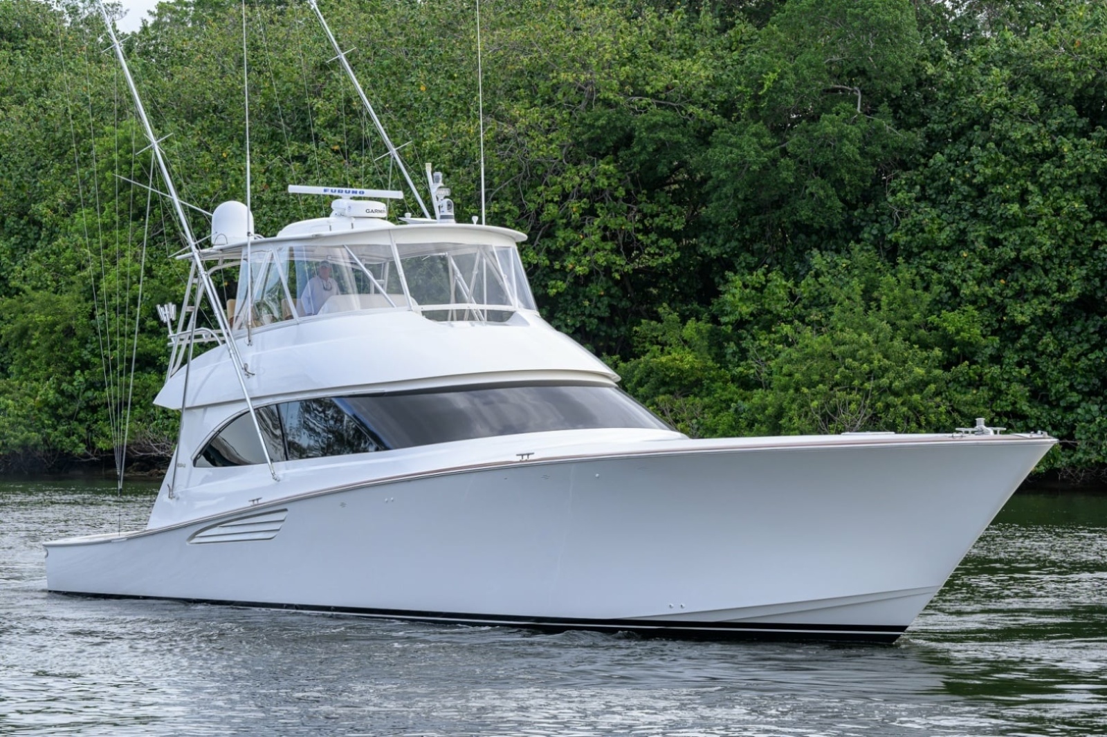 Viking 70 DESPERADO - Starboard Bow Profile