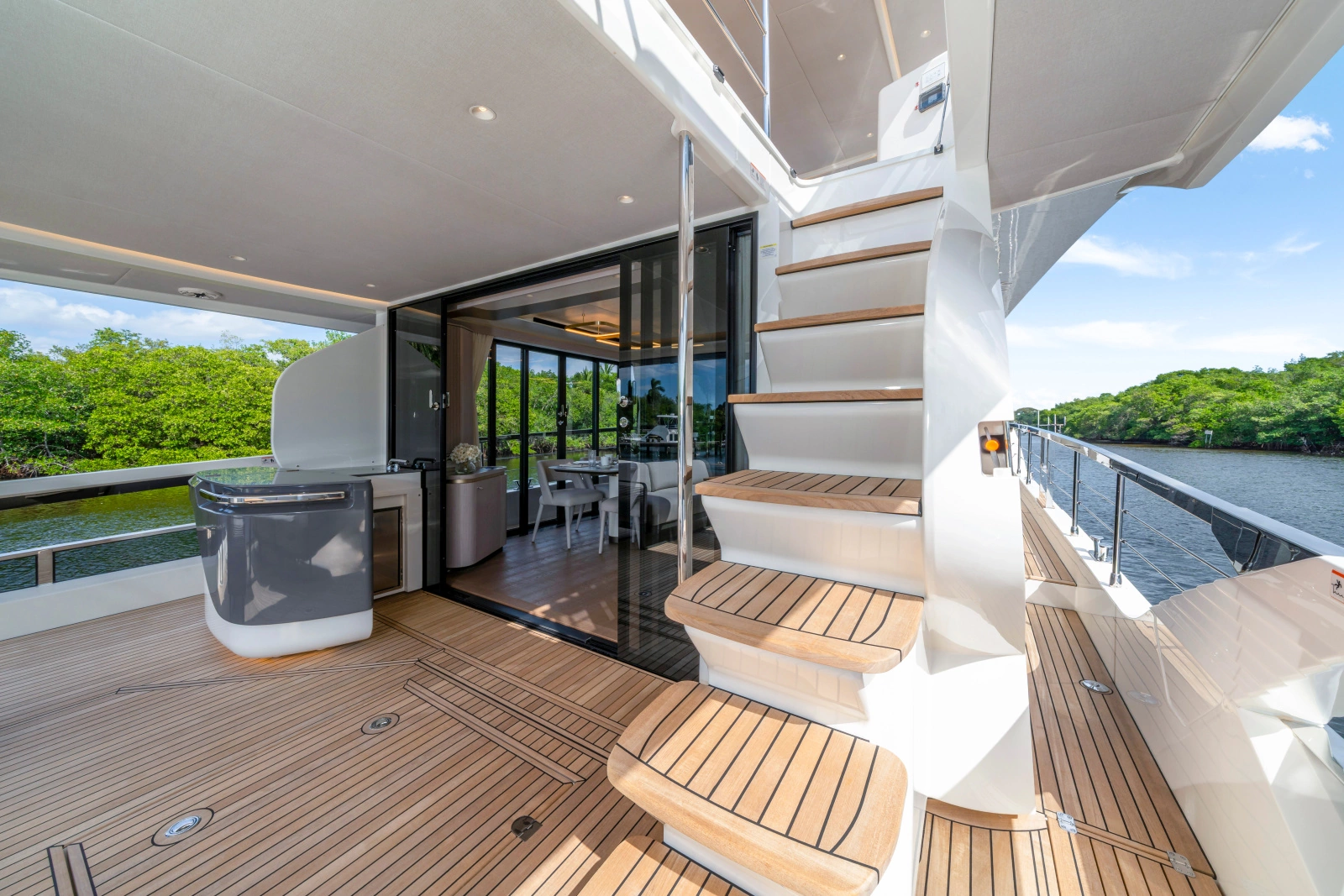 70 FLY 70ft Absolute Yacht For Sale