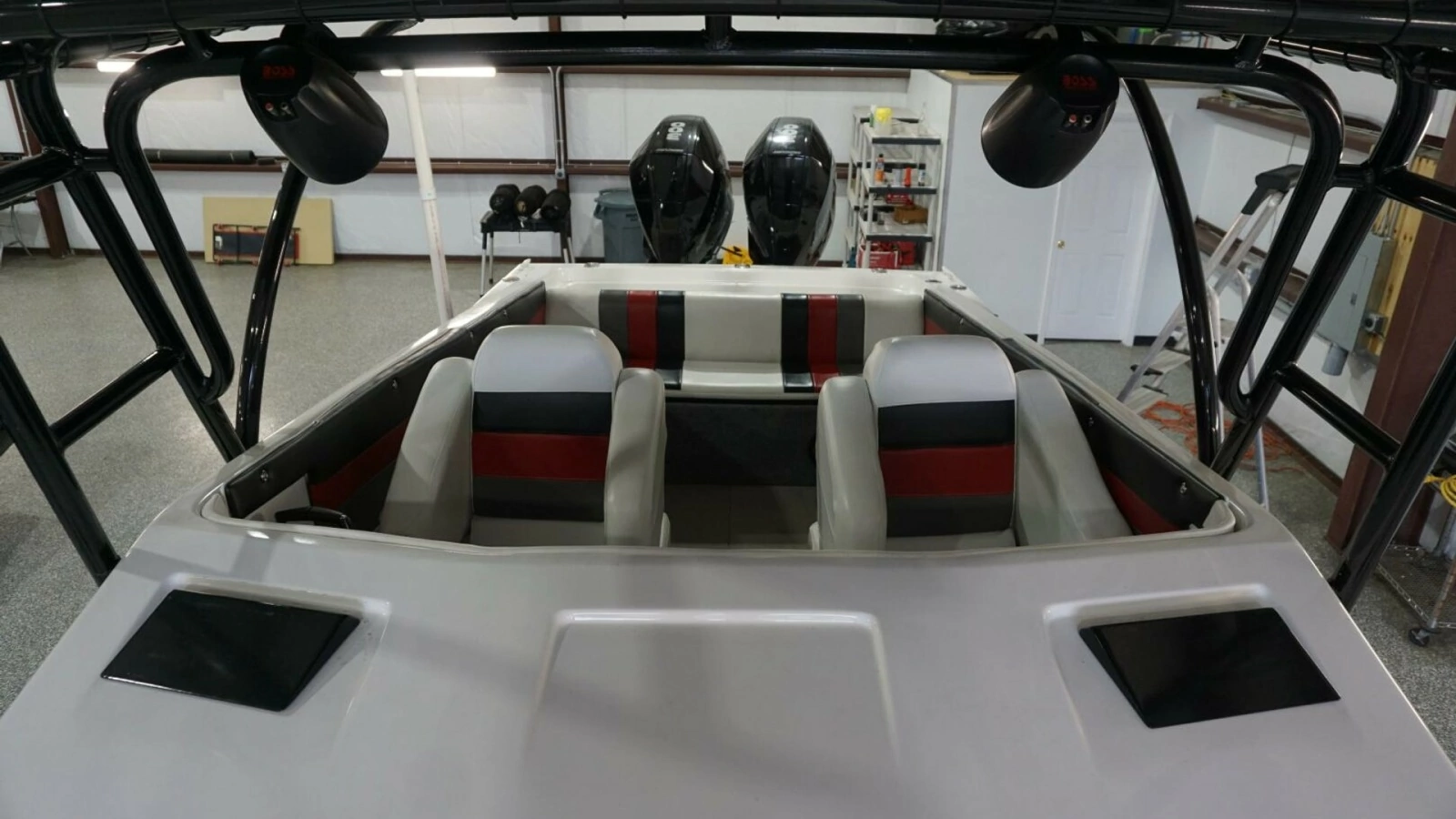 1998 32 Active Thunder 32 CC Ms. Rita Canvas Top Speakers (1)