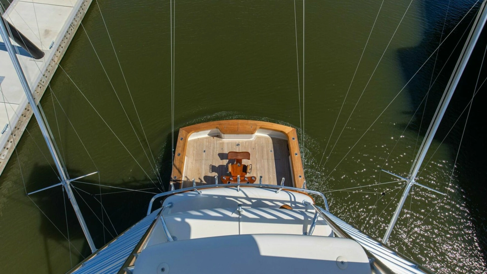 51_2827464_2005_76_whiticar_enclosed_bridge_badonkadonk_flybridge_2