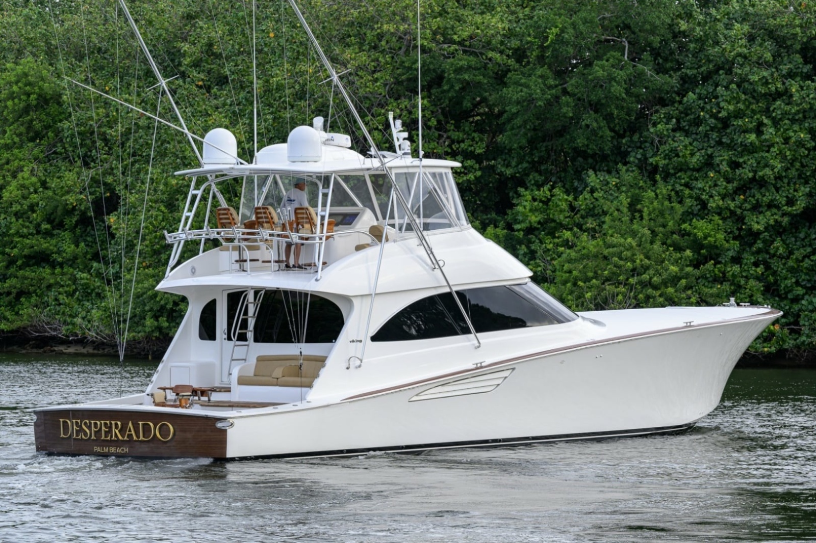 Viking 70 DESPERADO - Starboard Aft Profile