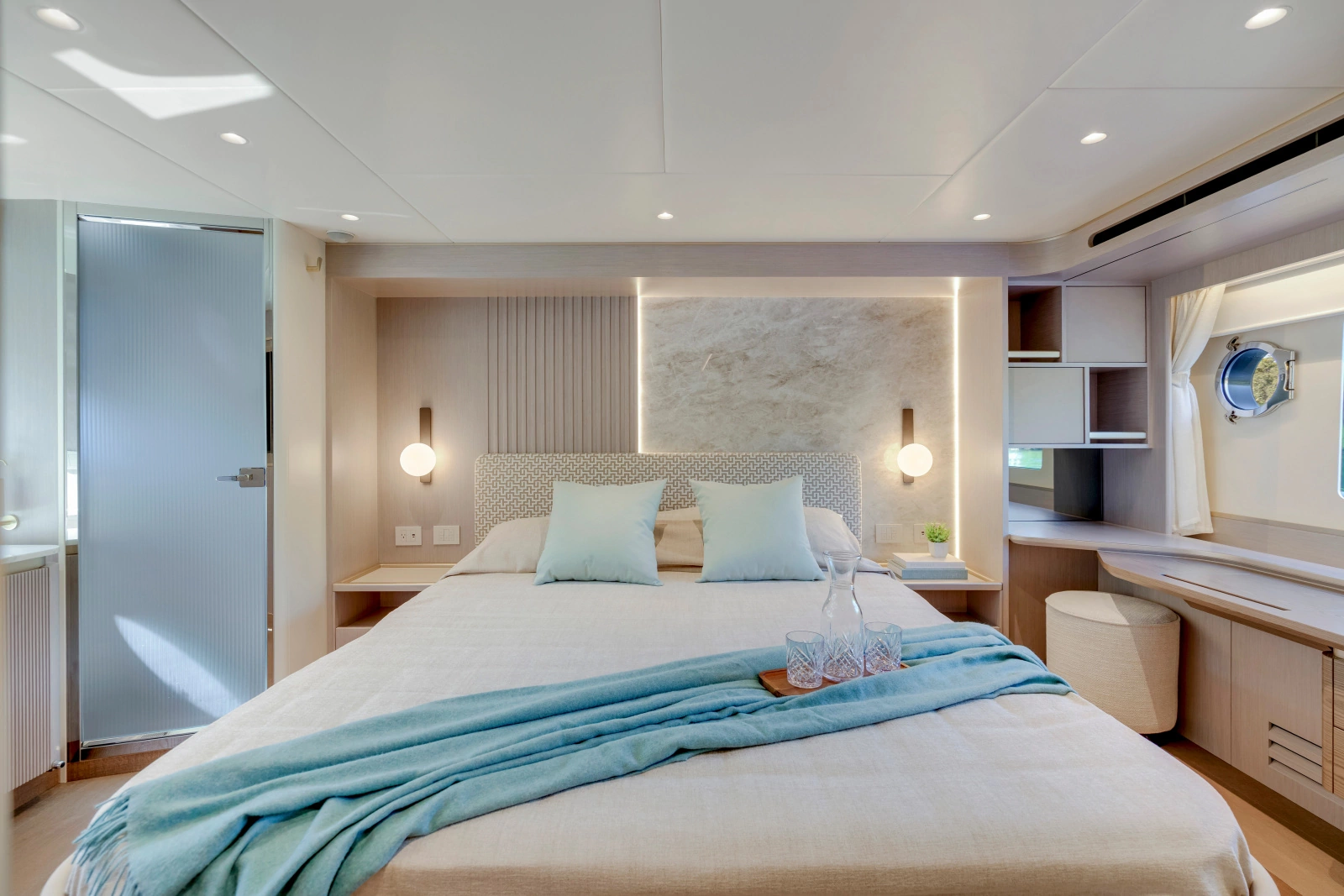 70 FLY 70ft Absolute Yacht For Sale