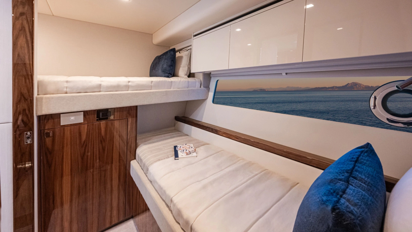 6800 SPORT YACHT 68ft Riviera Yacht For Sale