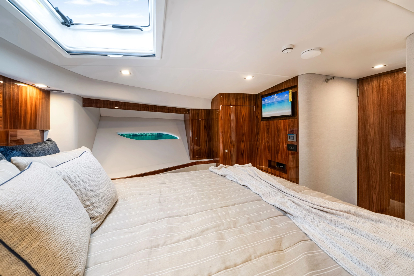 6000 SPORT YACHT 60ft Riviera Yacht For Sale