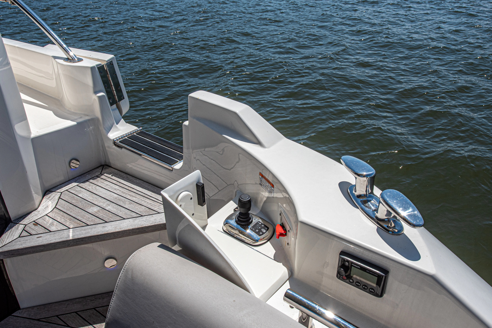 2018 Sea Ray L550