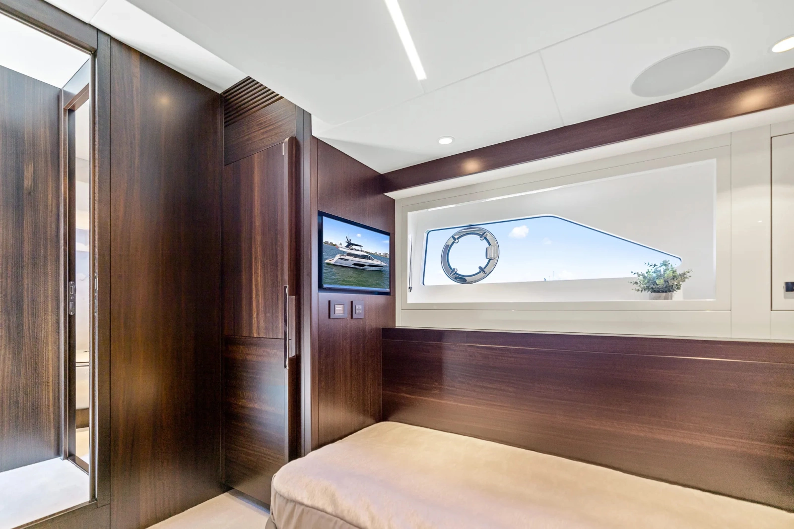 2024 Sunseeker Manhattan 68