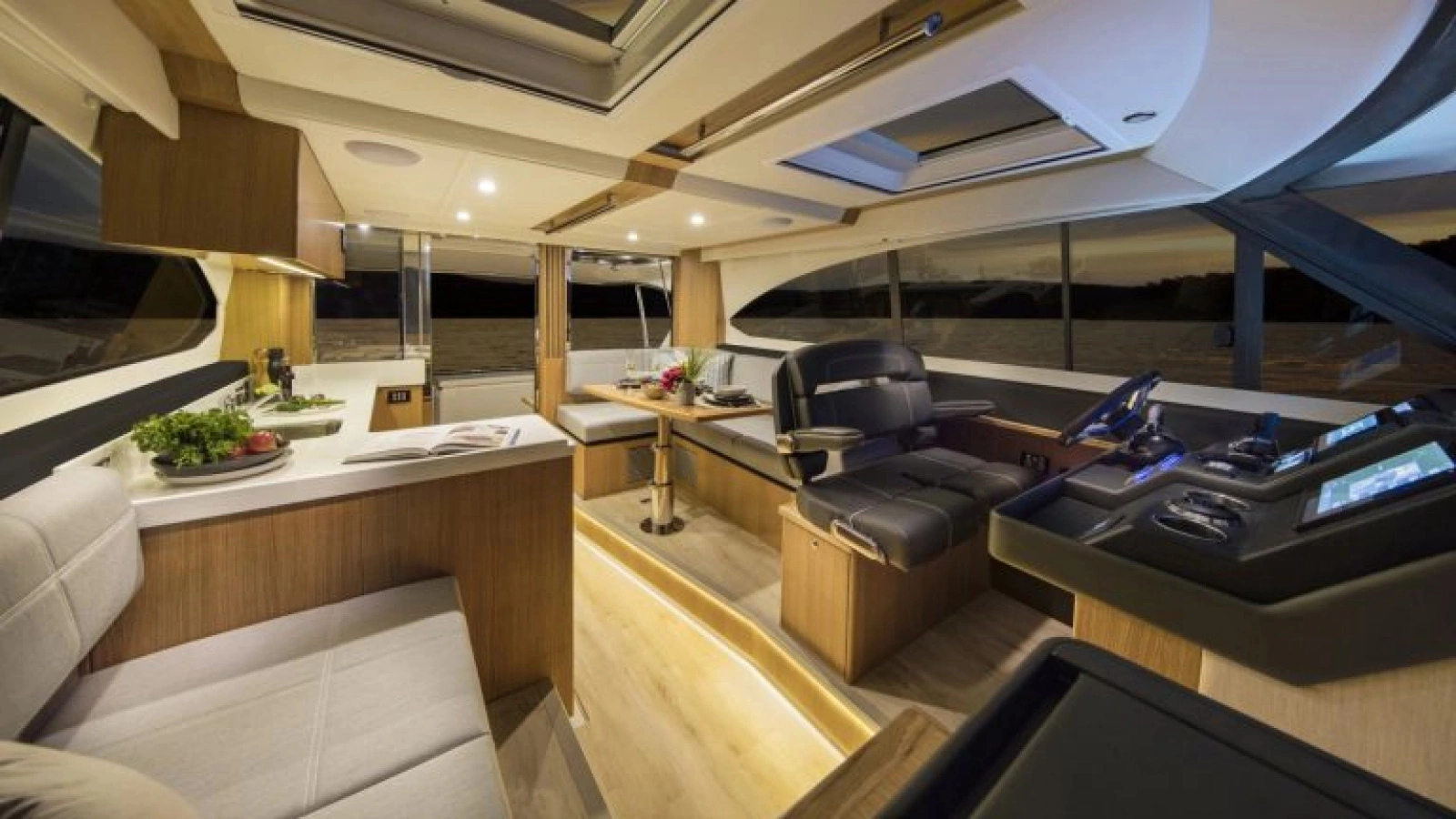 395 SUV 40ft Riviera Yacht For Sale