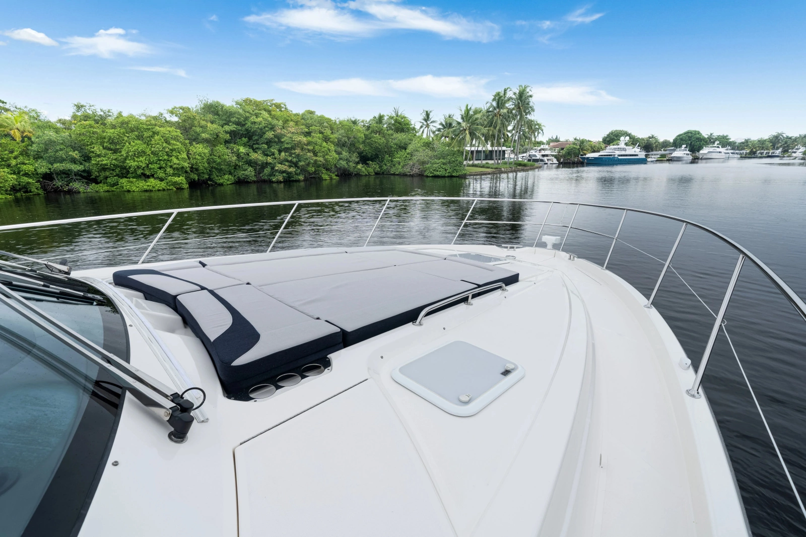 6000 SPORT YACHT 60ft Riviera Yacht For Sale