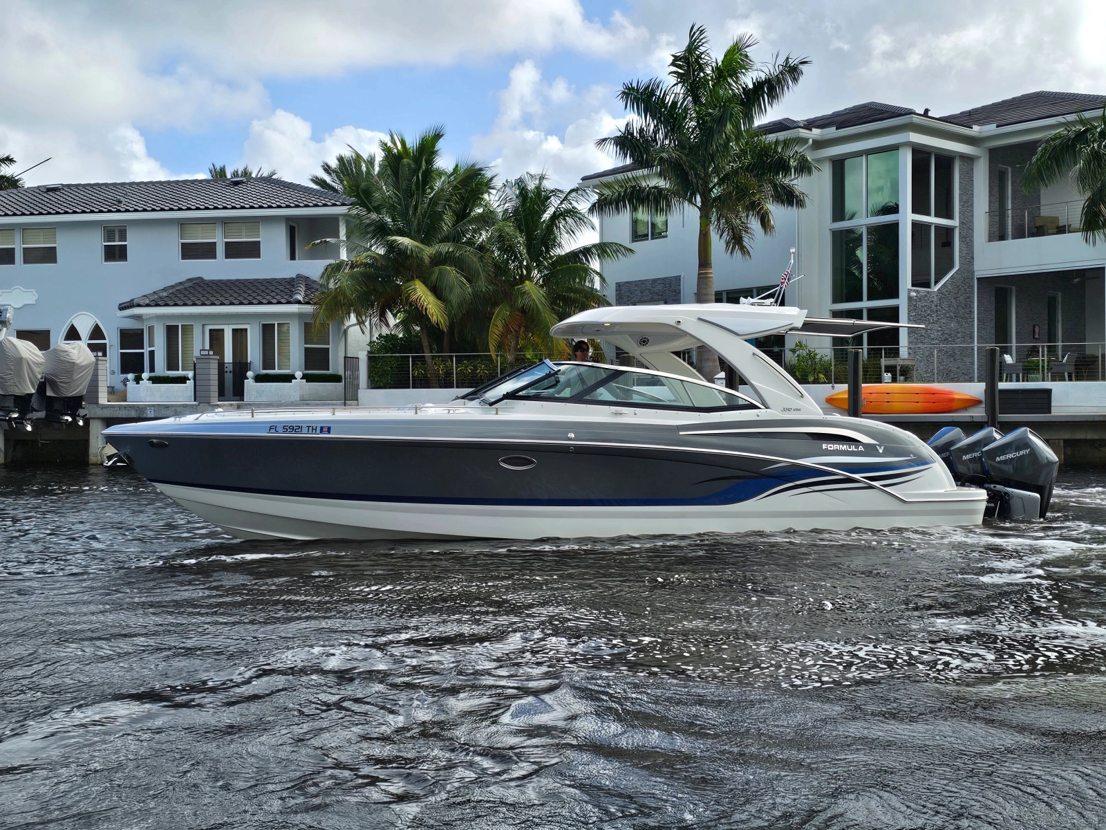 2023 Formula 350 Crossover Bowrider