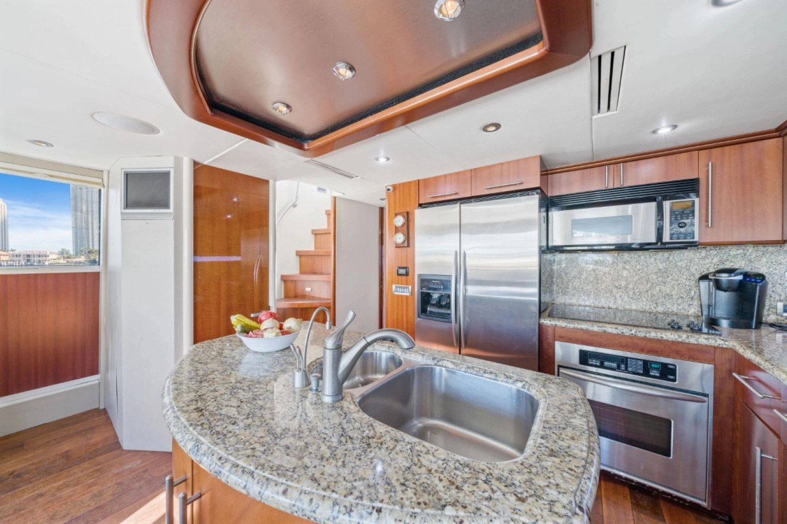 2004 Lazzara Yachts 80 Open Fly
