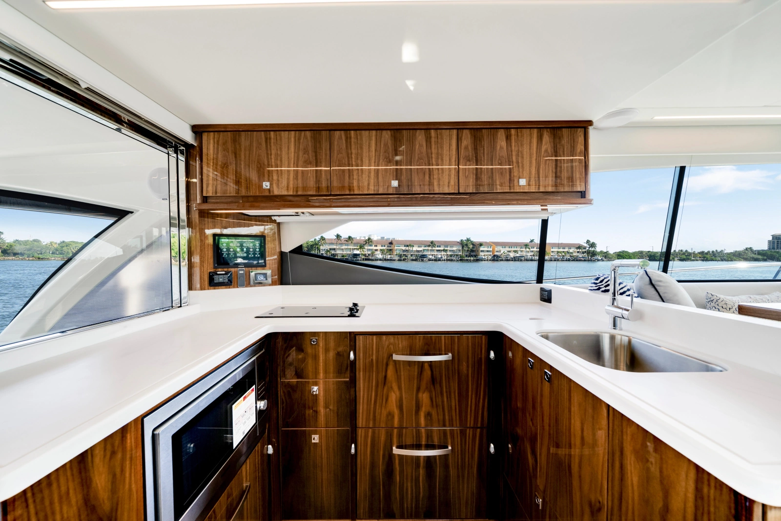 50 SPORTS MOTOR YACHT 50ft Riviera Yacht For Sale