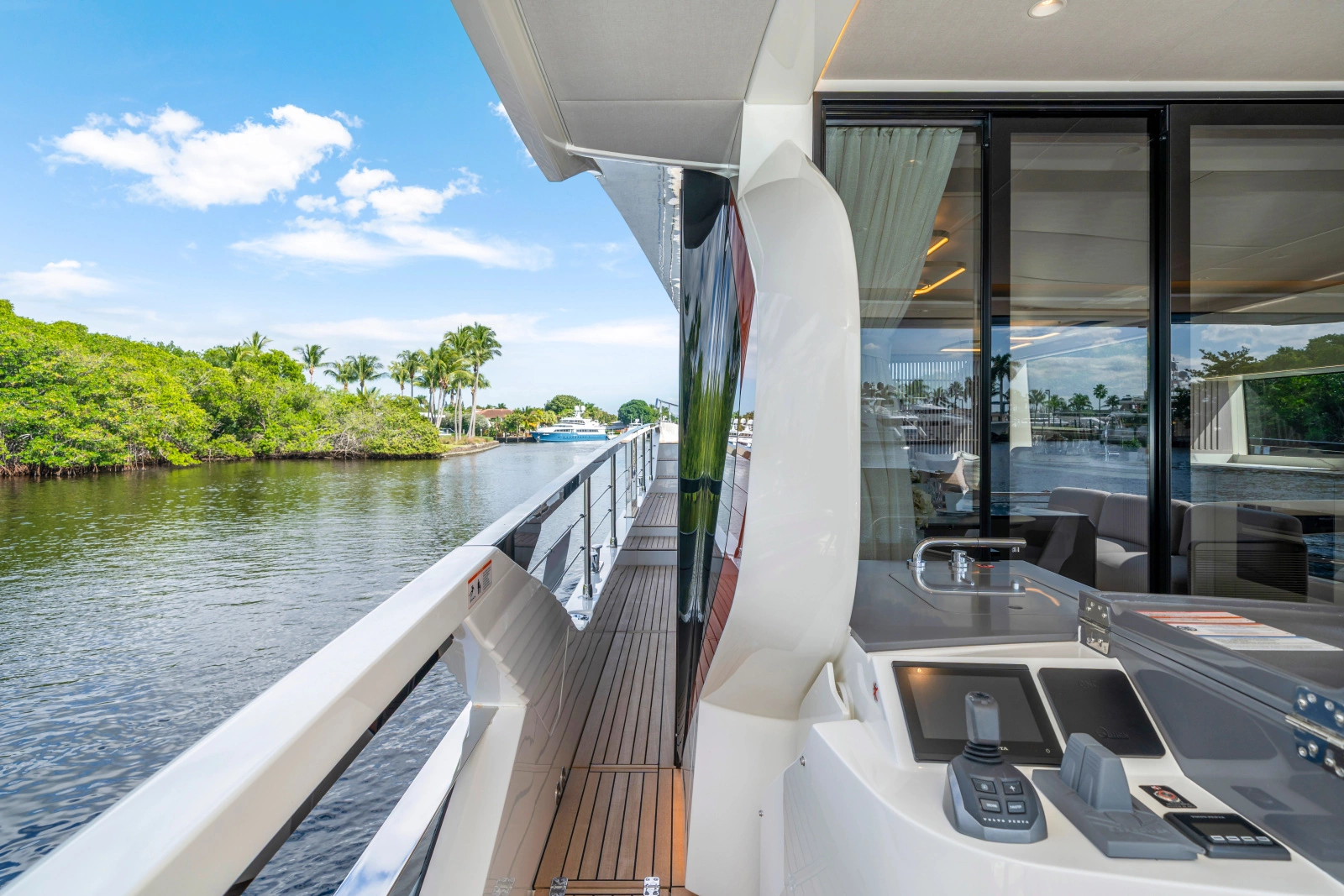 70 FLY 70ft Absolute Yacht For Sale