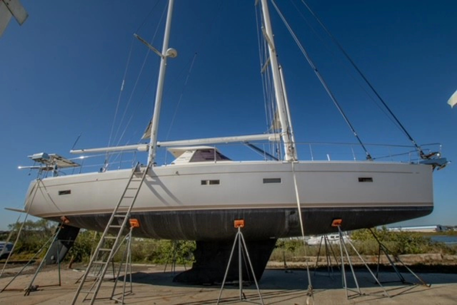 2014 Amel 55
