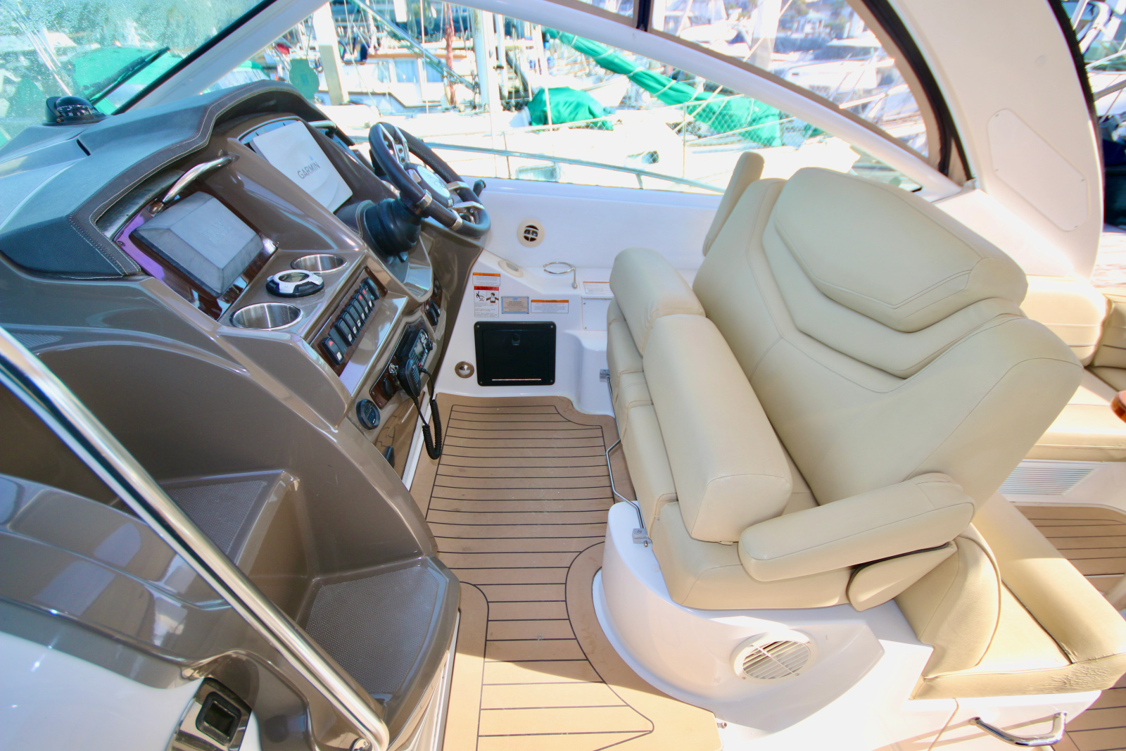 2013 Cruisers Yachts 380