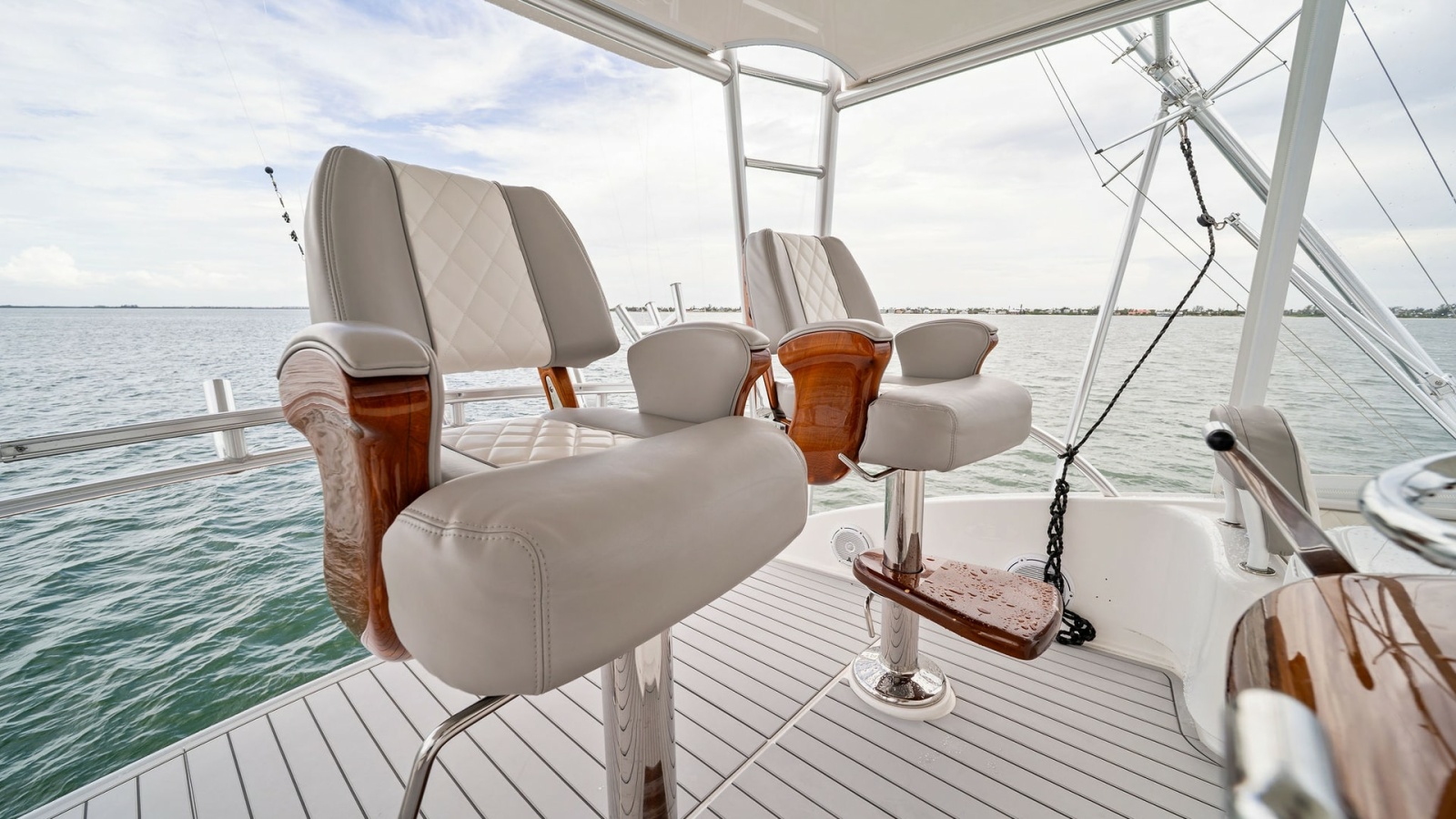 Flybridge Helm Seating Area