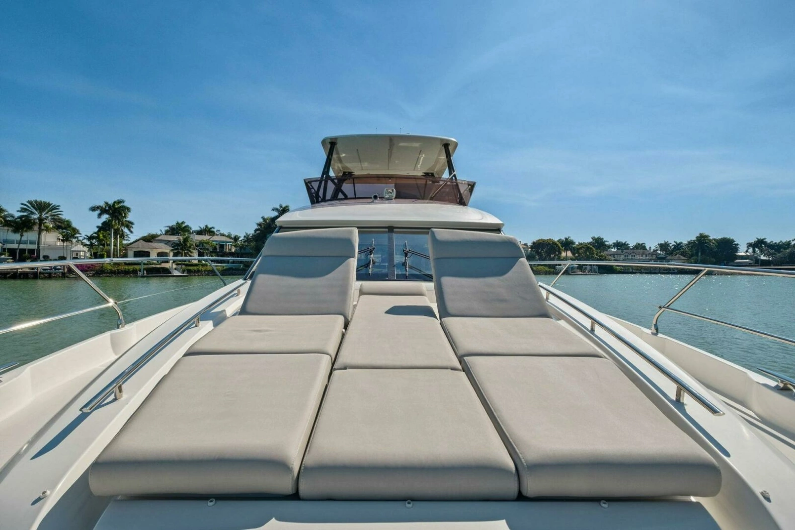 2022 Prestige 520 Flybridge photo 4