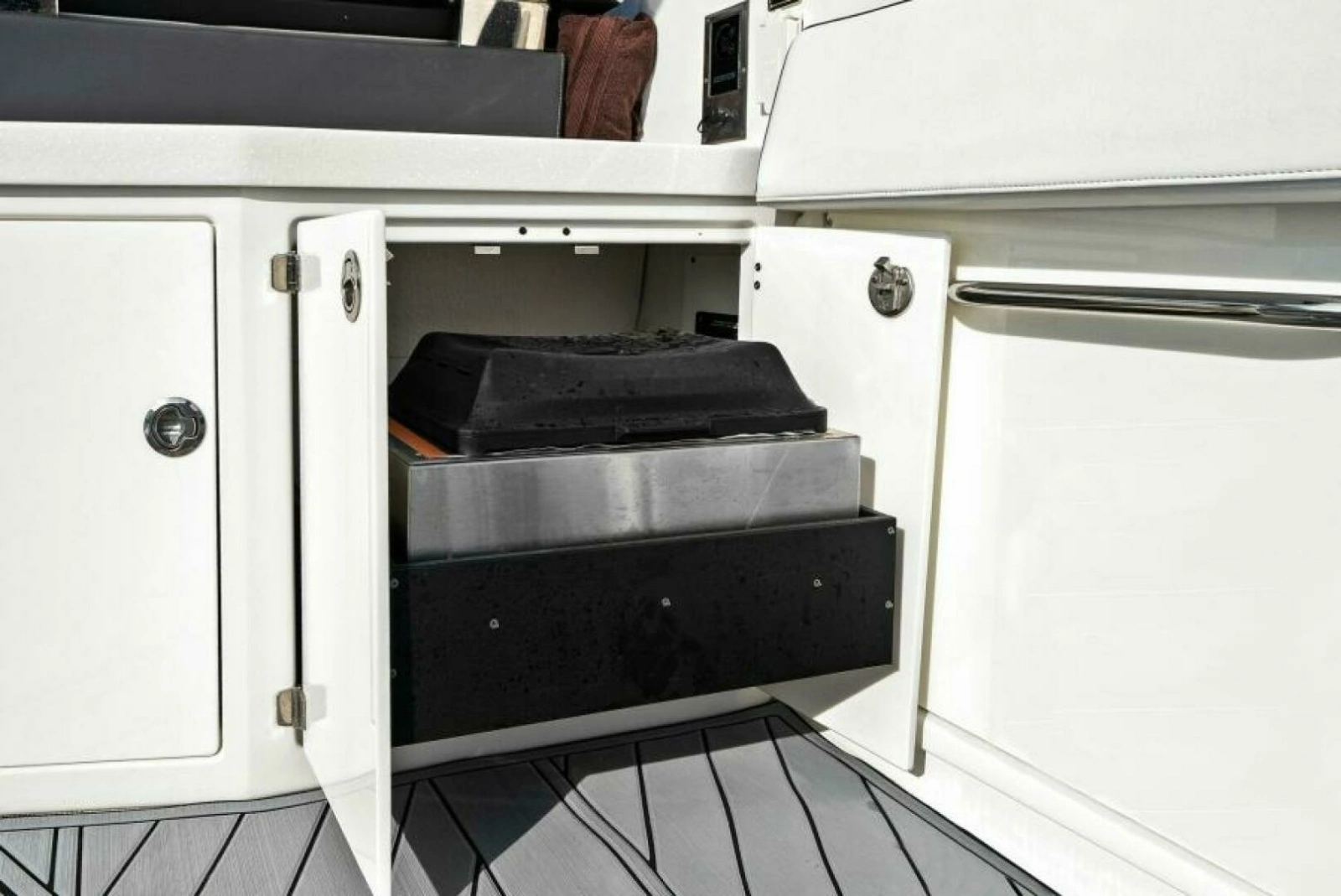 2023 Monterey 385 SS - Storage 