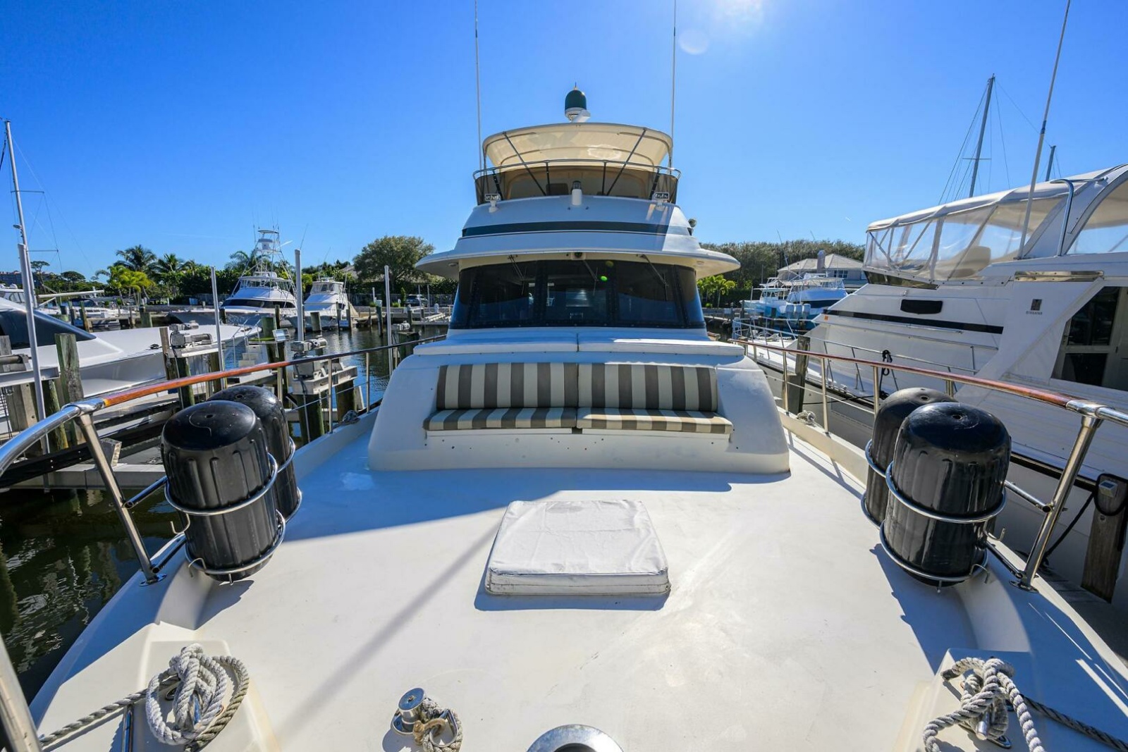 Hatteras 63 - Phantom - Bow Seating