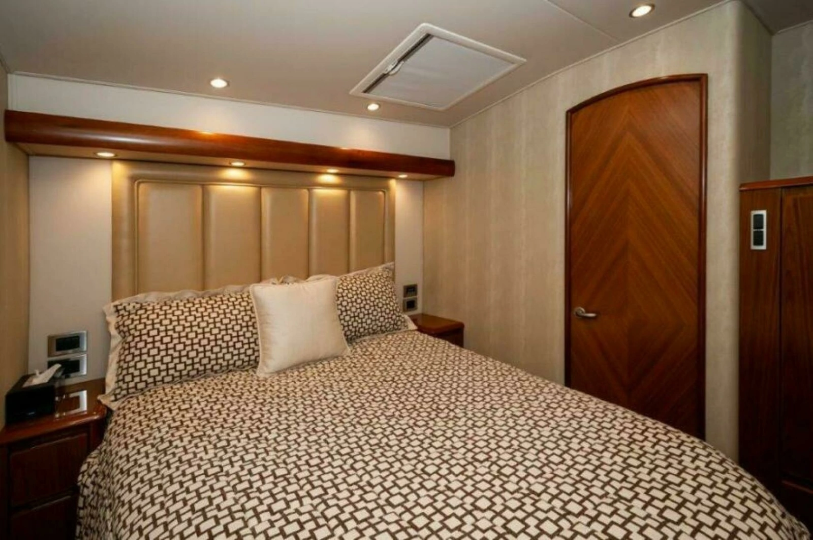 2012 76 Viking Sky Bridge Barefoot Drive VIP Stateroom (1)