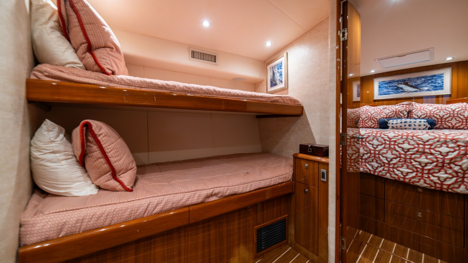 Guest Cabin with Twin Bunks