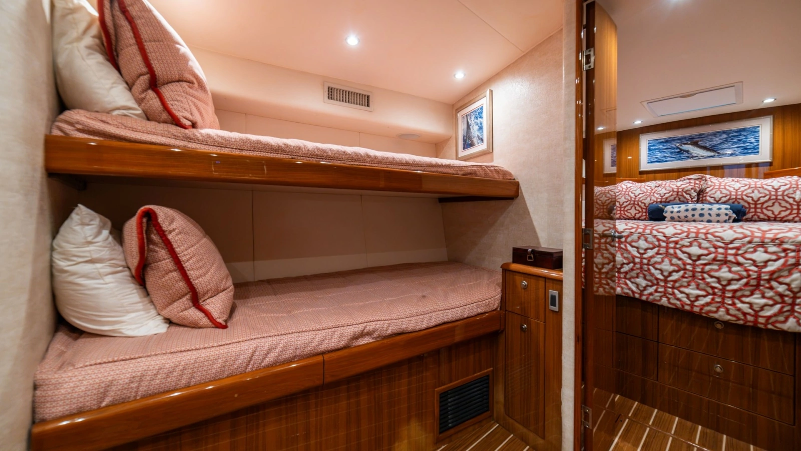 Guest Cabin with Twin Bunks