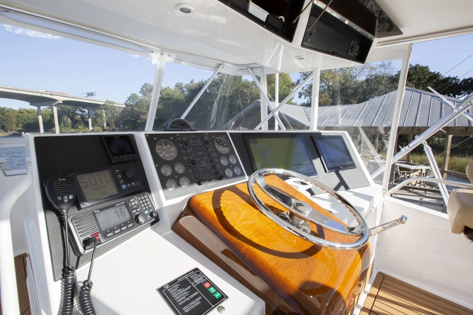Viking 5- Lady S - Exterior Flybridge