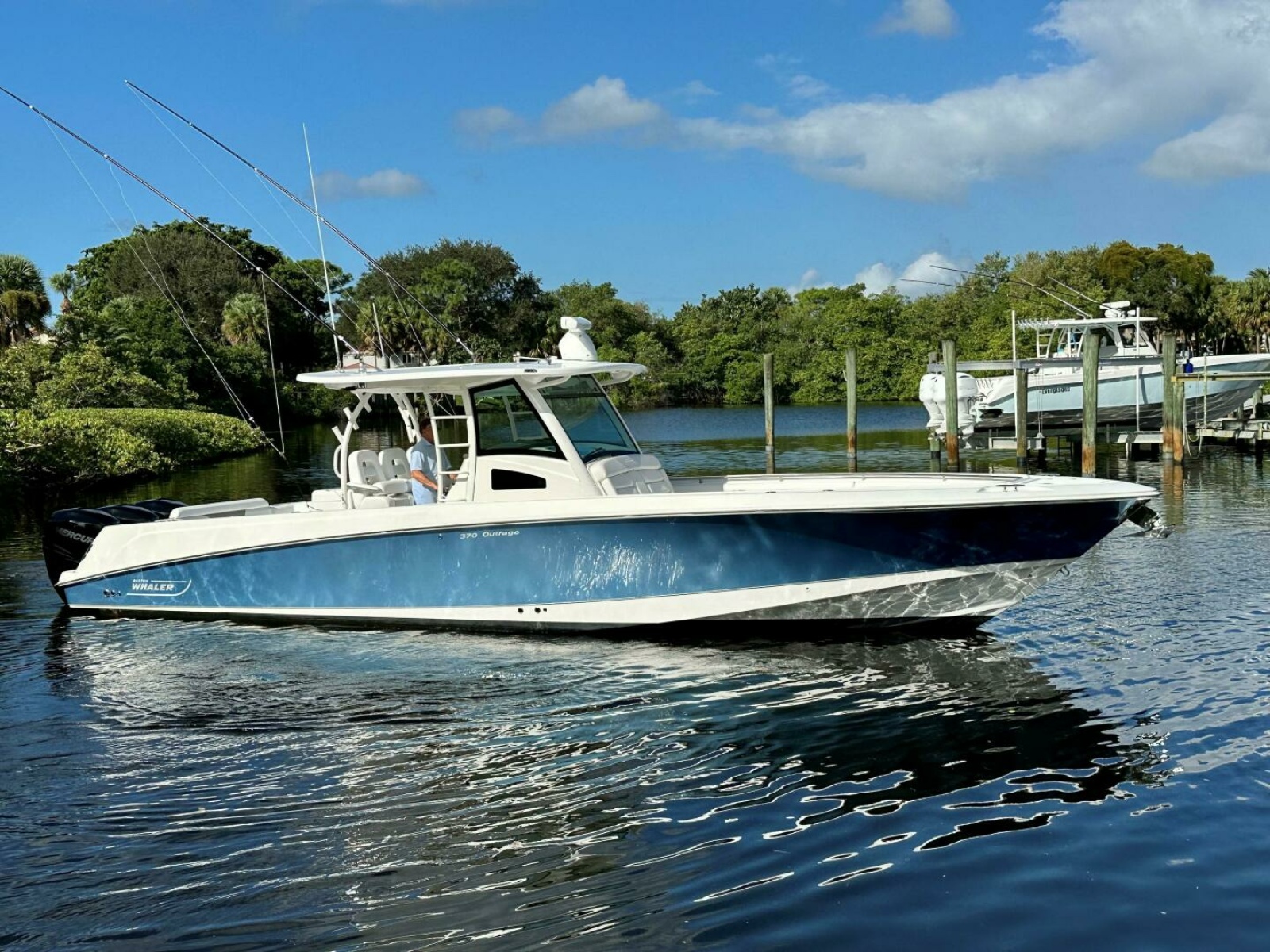 Boston Whaler 37 Outrageous - Profile