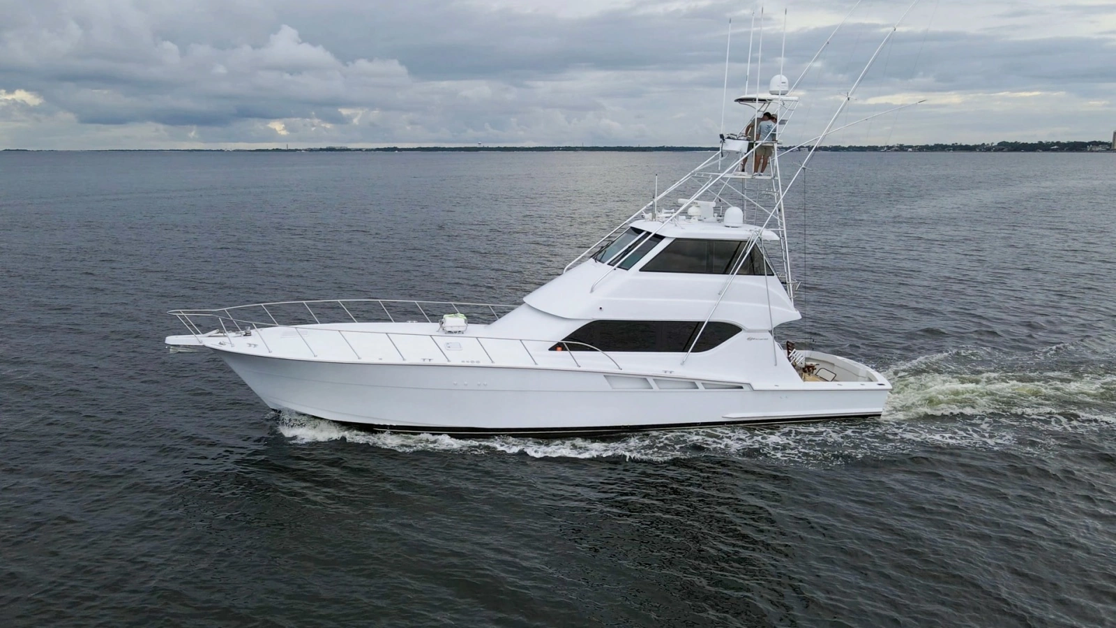1999 Hatteras 60 Enclosed Bridge Better Days Exteriors (5)