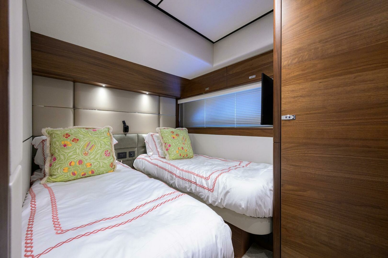 Princess Y78 - Janie II - Stateroom