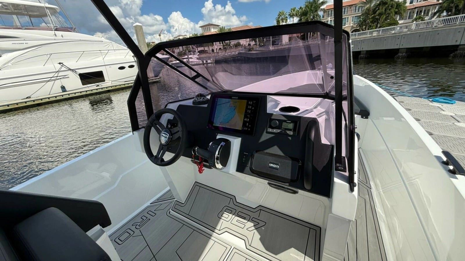 2024 Iron 27 Center Console