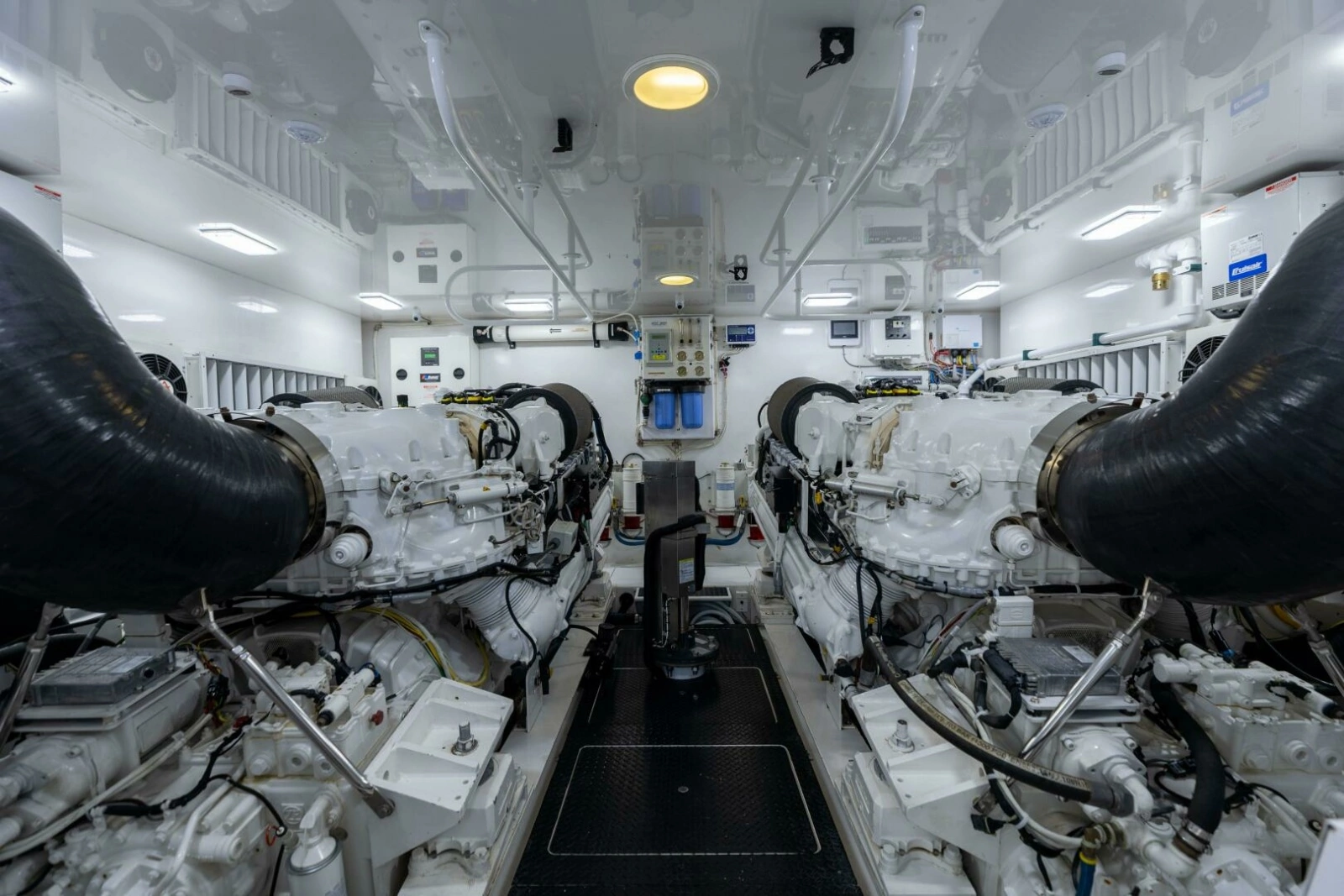 2013 Viking 76 Convertible photo 82