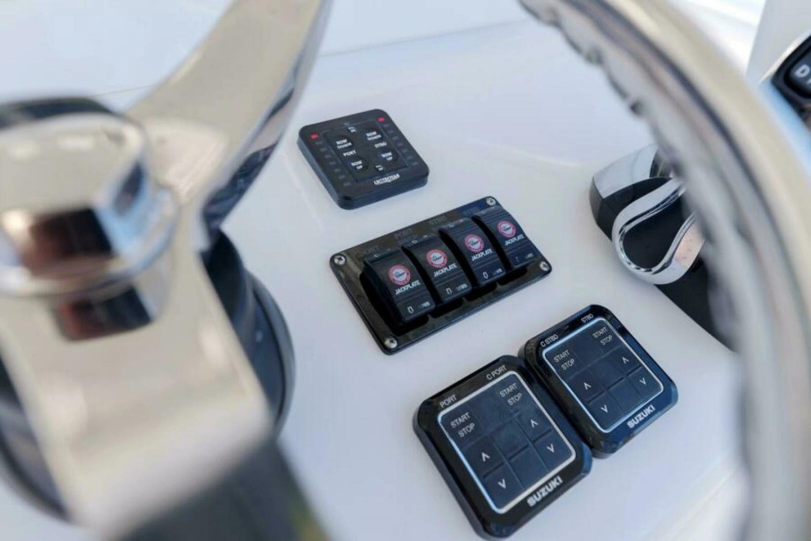 SeaHunter 38 Reel Escape- Helm