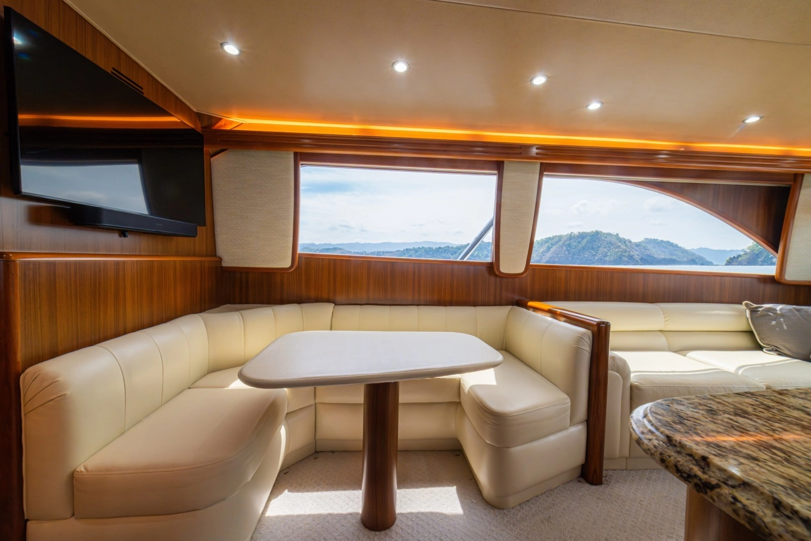 2012 Viking 60 Convertible photo 28
